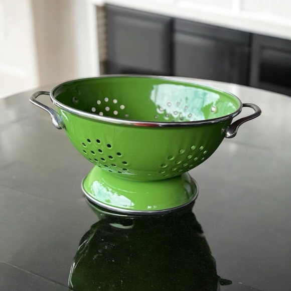 Vintage Lime Green Enamelware Colander Strainer with Handles - Picture 4 of 4